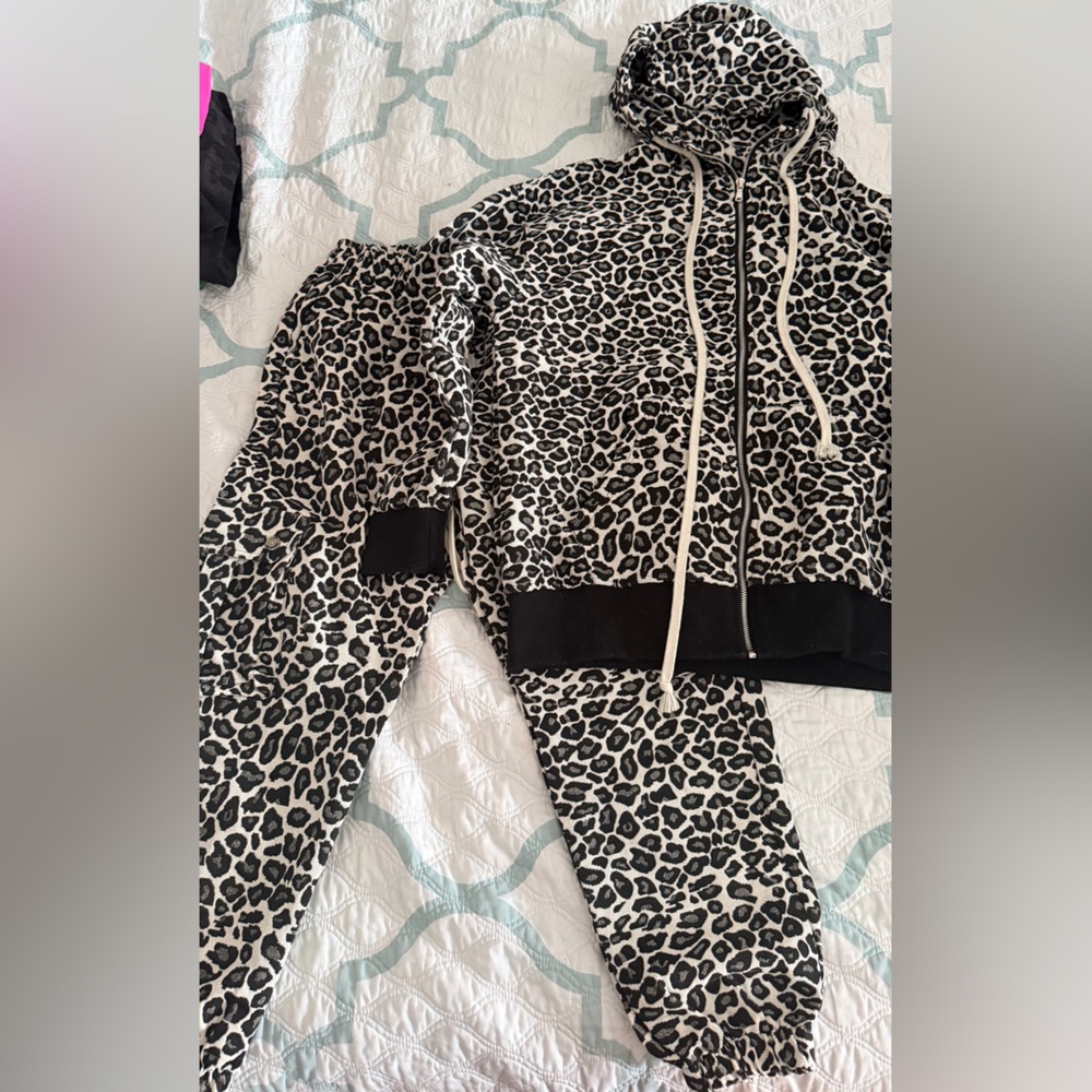 Chic Leopard Print Women's Joggers